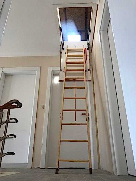 Nukan Ahşap Çatı Merdiveni