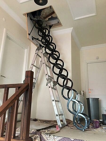 Nukan Makaslı Akordiyon Çatı Merdiveni